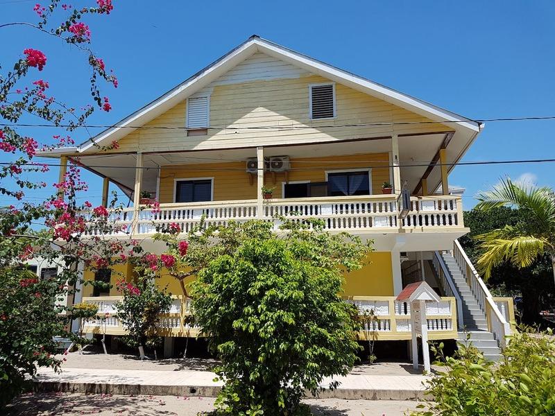 Serenade Hotel Placencia Exterior foto