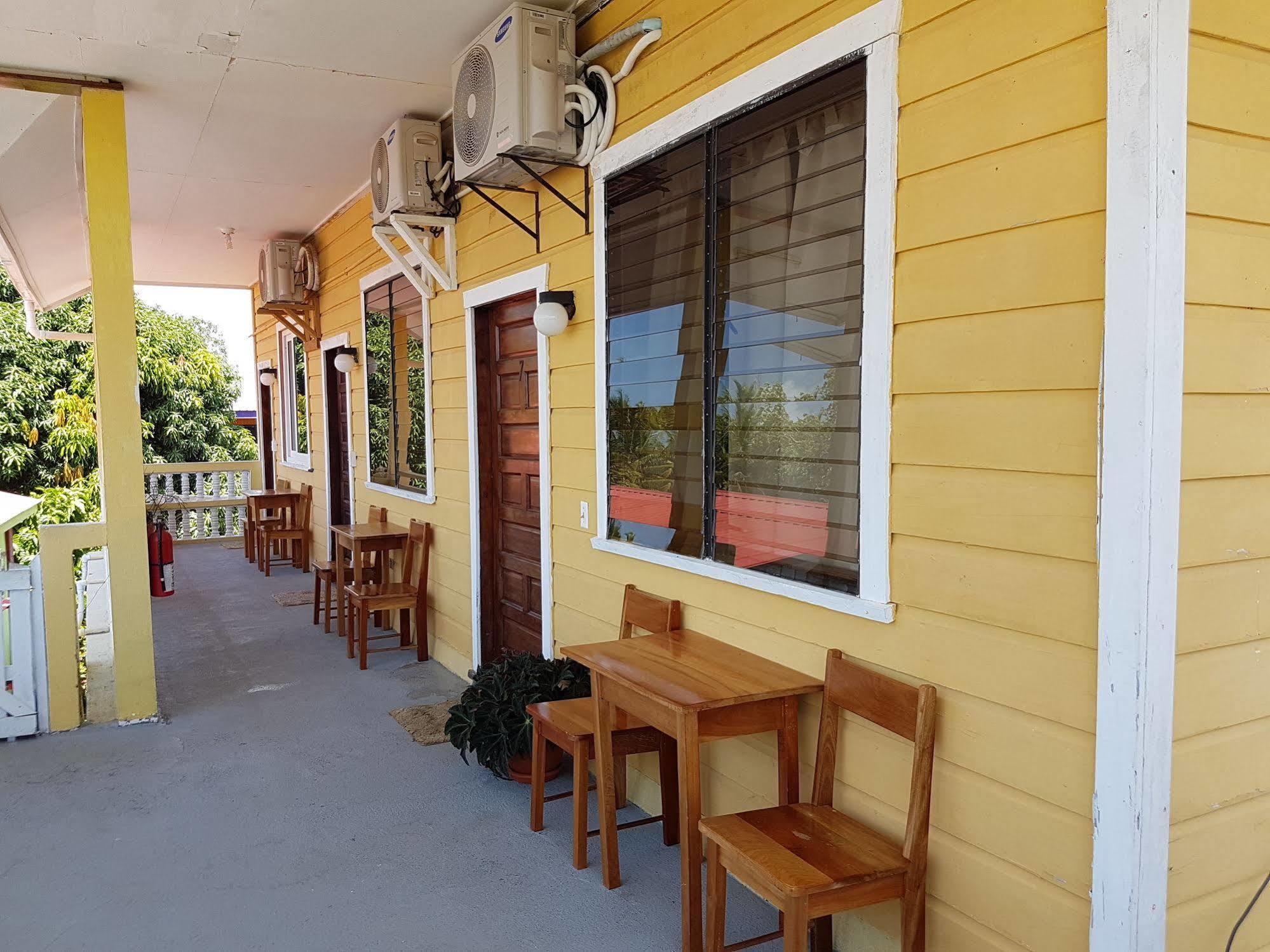 Serenade Hotel Placencia Exterior foto